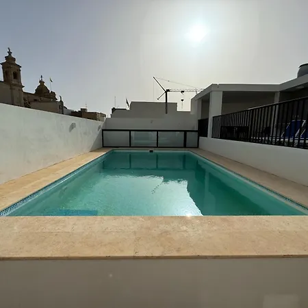 Maison D'amour Farmhouse בית הארחה נדור