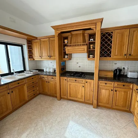 Maison D'amour Farmhouse נדור