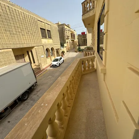 Maison D'amour Farmhouse בית הארחה