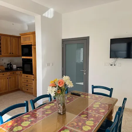 Maison D'amour Farmhouse بيت ضيافة